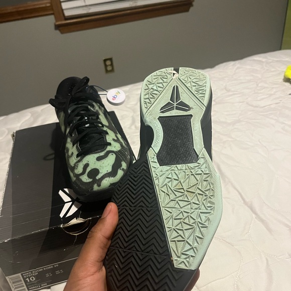 Nike Kobe 7 Poison Dart Frog - Picture 3 of 9